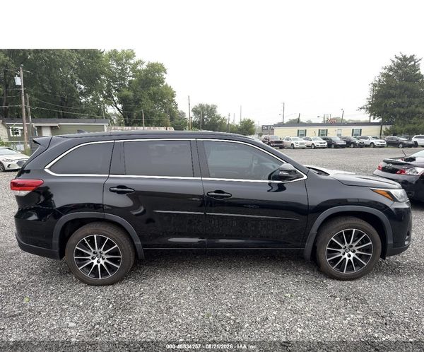 2018 TOYOTA HIGHLANDER SE