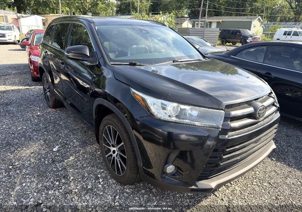 2018 TOYOTA HIGHLANDER SE