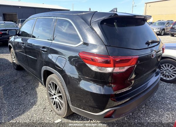 2018 TOYOTA HIGHLANDER SE
