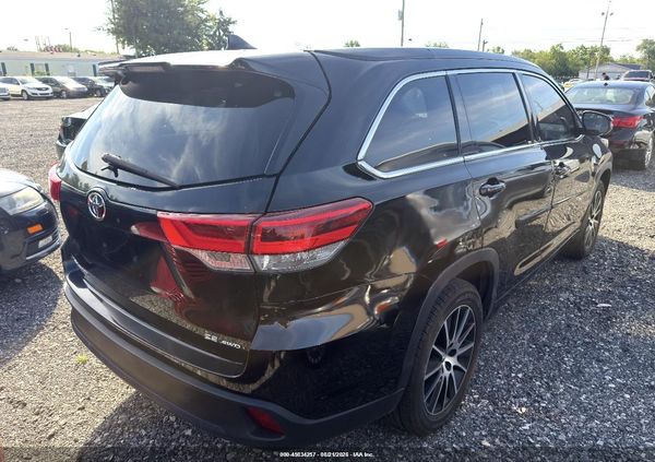 2018 TOYOTA HIGHLANDER SE