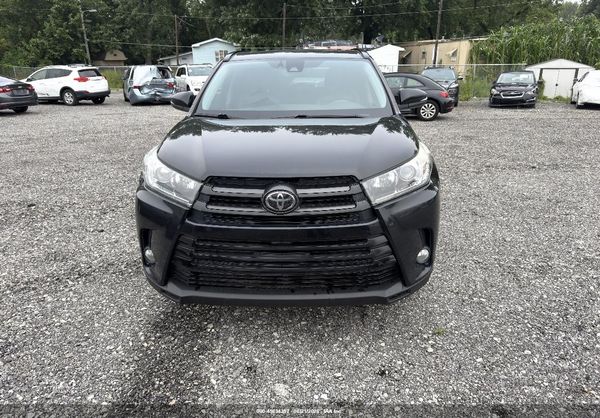 2018 TOYOTA HIGHLANDER SE