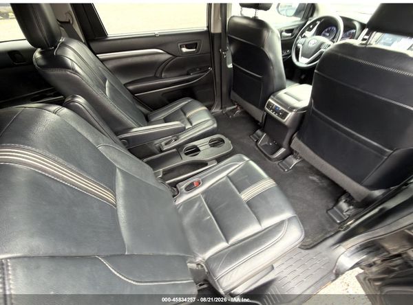 2018 TOYOTA HIGHLANDER SE