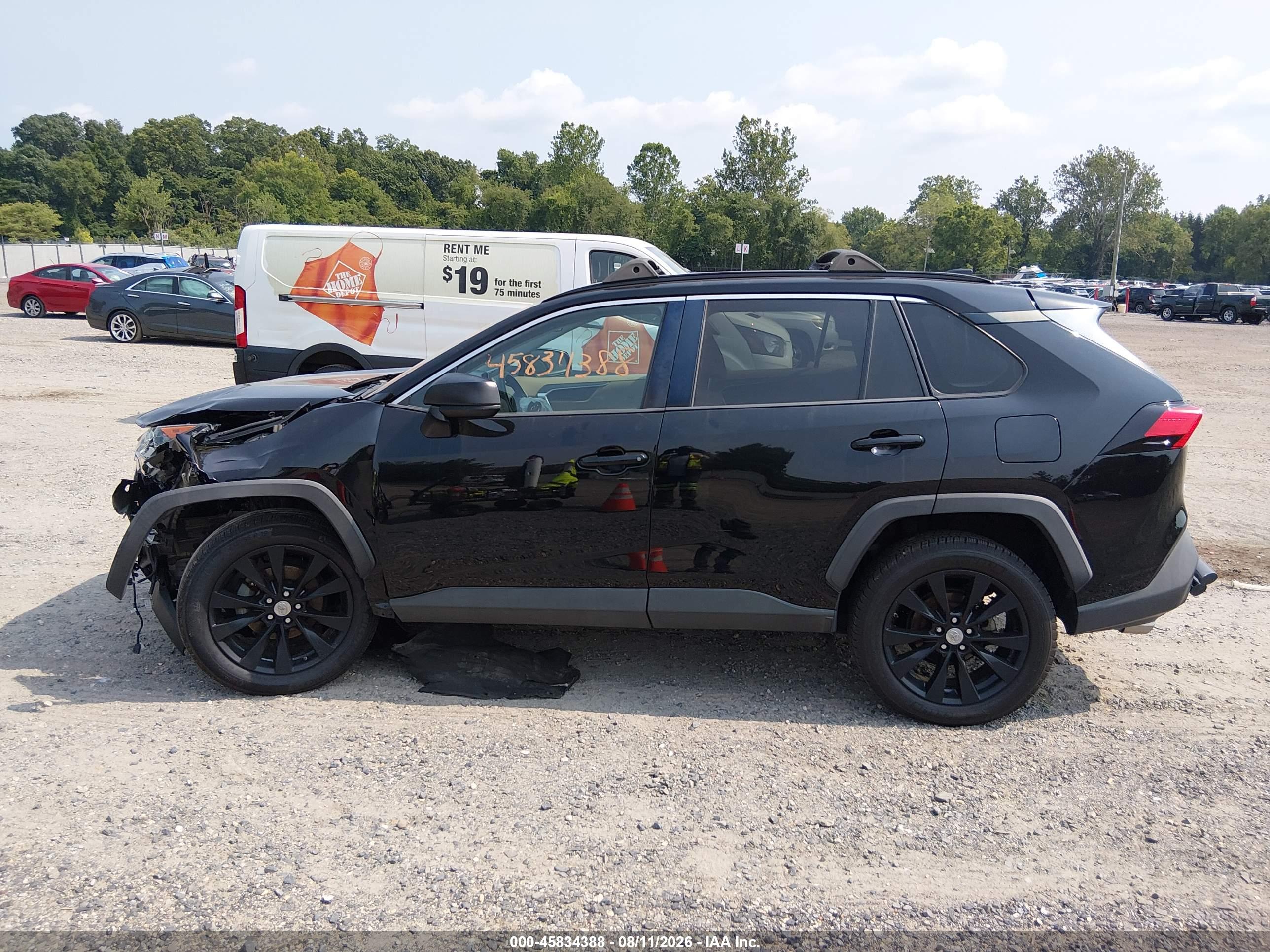 2020 TOYOTA RAV4 LE
