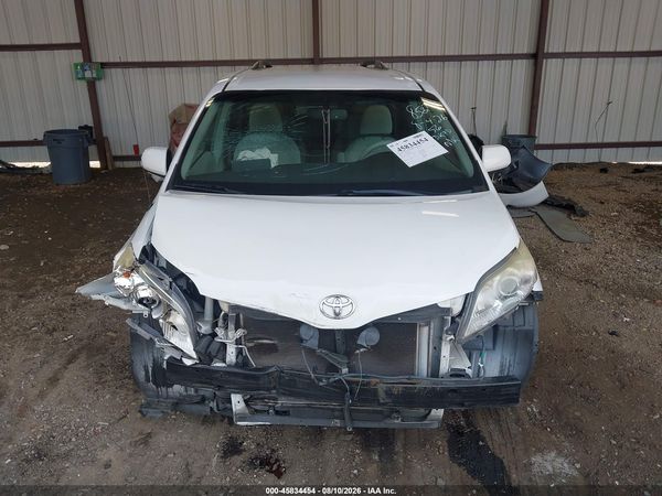 2013 TOYOTA SIENNA LE V6 8 PASSENGER