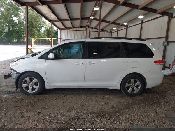 2013 TOYOTA SIENNA
