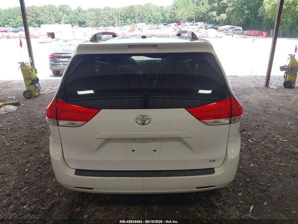 2013 TOYOTA SIENNA LE V6 8 PASSENGER