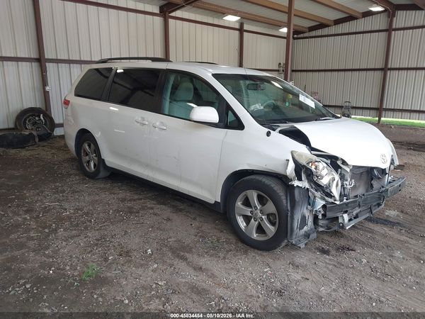 2013 TOYOTA SIENNA LE V6 8 PASSENGER