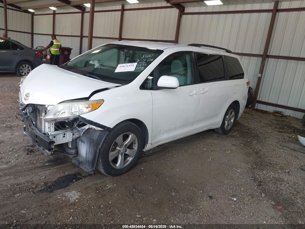 2013 TOYOTA SIENNA LE V6 8 PASSENGER