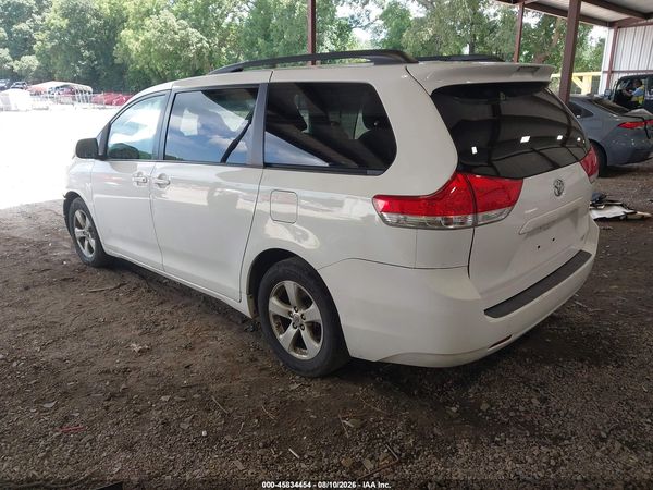 2013 TOYOTA SIENNA LE V6 8 PASSENGER
