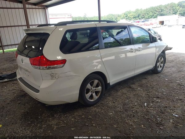 2013 TOYOTA SIENNA LE V6 8 PASSENGER