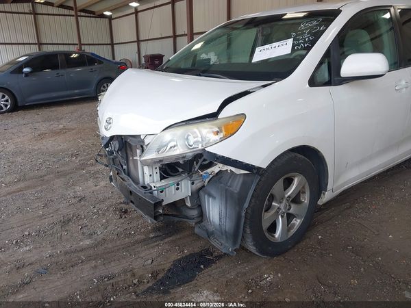 2013 TOYOTA SIENNA LE V6 8 PASSENGER