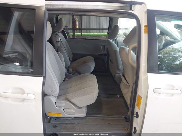 2013 TOYOTA SIENNA LE V6 8 PASSENGER