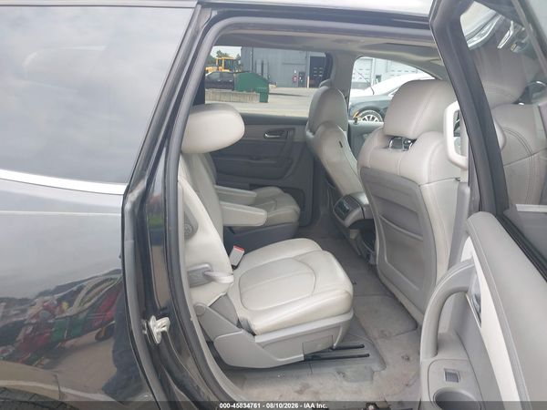 2015 CHEVROLET TRAVERSE LT — I8