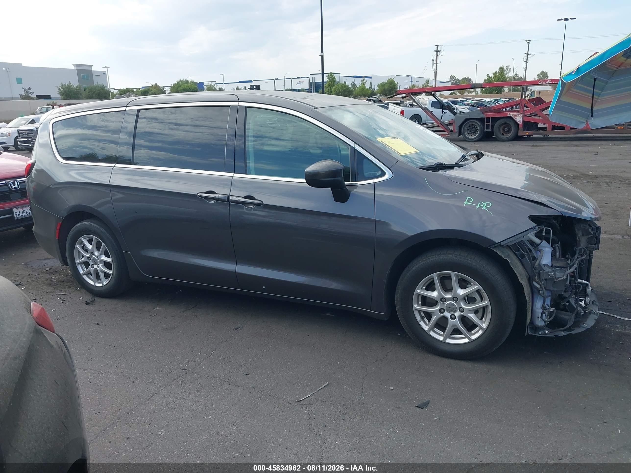 2022 CHRYSLER VOYAGER LX