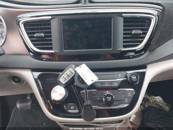 2022 CHRYSLER VOYAGER LX