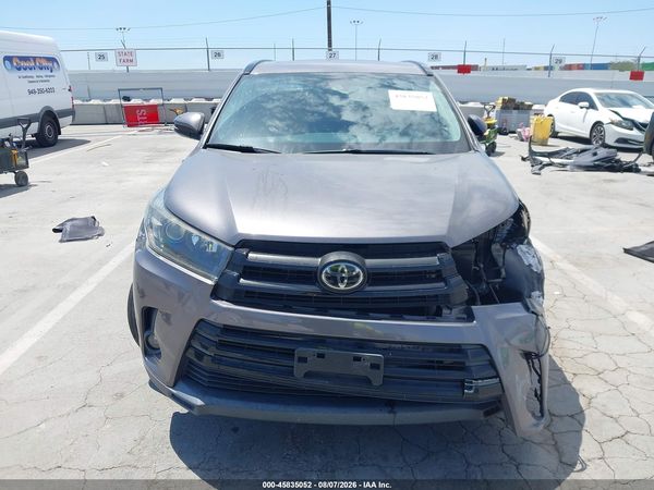 2019 TOYOTA HIGHLANDER SE