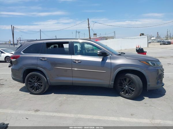 2019 TOYOTA HIGHLANDER SE