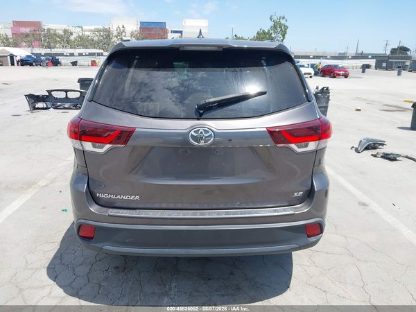 2019 TOYOTA HIGHLANDER SE