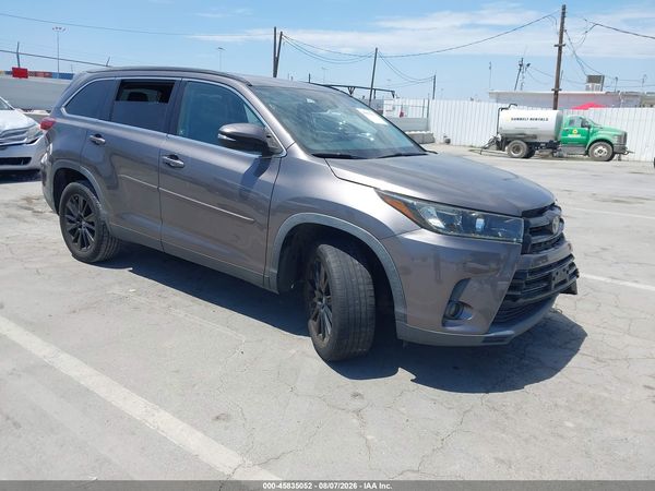 2019 TOYOTA HIGHLANDER SE