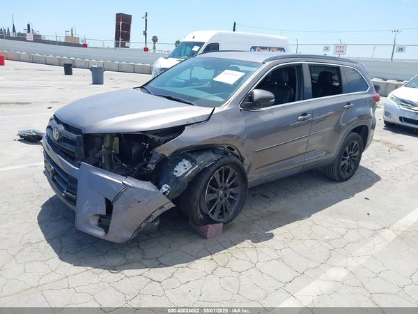 2019 TOYOTA HIGHLANDER SE