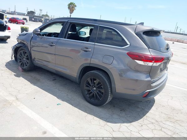 2019 TOYOTA HIGHLANDER SE