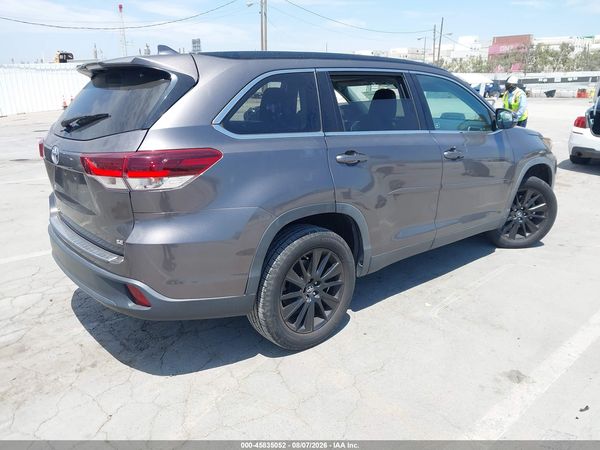 2019 TOYOTA HIGHLANDER SE