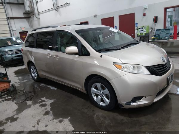 2013 TOYOTA SIENNA LE V6 8 PASSENGER — I1