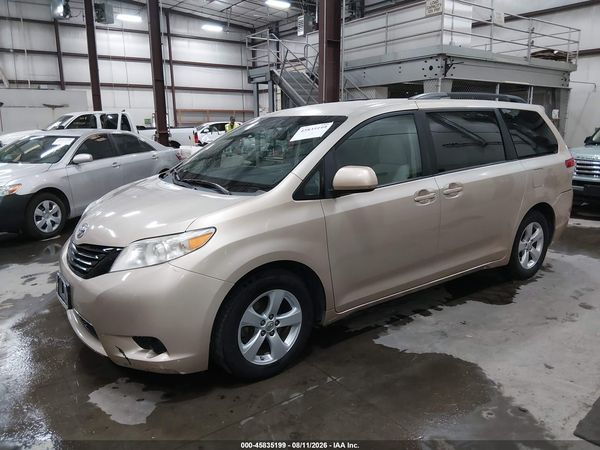 2013 TOYOTA SIENNA — I2