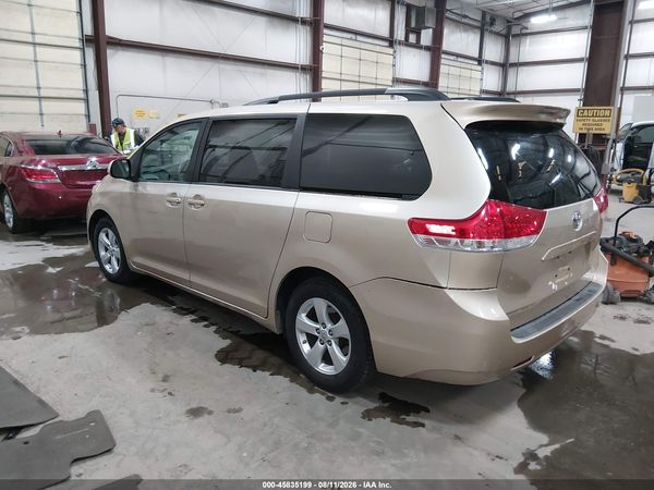 2013 TOYOTA SIENNA LE V6 8 PASSENGER — I3