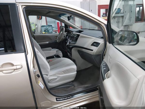 2013 TOYOTA SIENNA LE V6 8 PASSENGER — I5