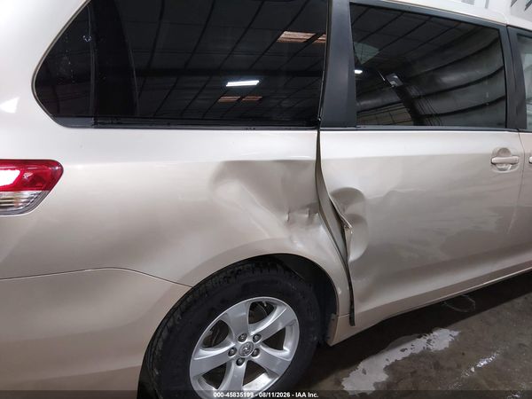 2013 TOYOTA SIENNA LE V6 8 PASSENGER — I6