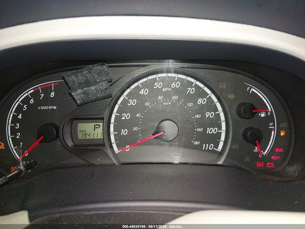 2013 TOYOTA SIENNA LE V6 8 PASSENGER — I7