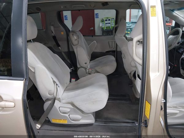 2013 TOYOTA SIENNA LE V6 8 PASSENGER — I8