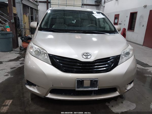 2013 TOYOTA SIENNA LE V6 8 PASSENGER — I115