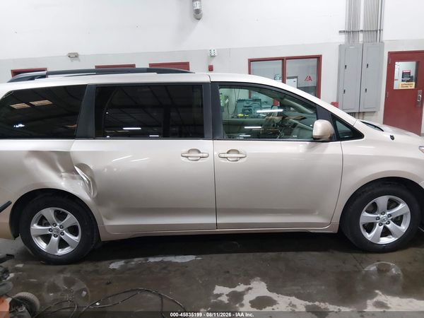 2013 TOYOTA SIENNA LE V6 8 PASSENGER — I116