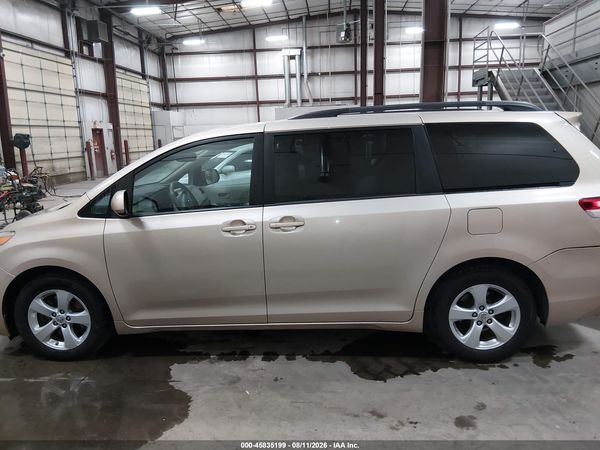 2013 TOYOTA SIENNA LE V6 8 PASSENGER — I117