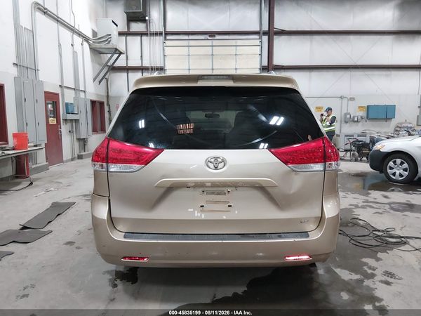 2013 TOYOTA SIENNA LE V6 8 PASSENGER — I119