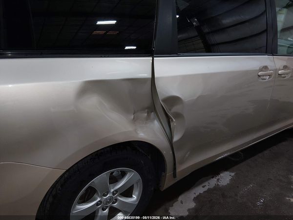 2013 TOYOTA SIENNA LE V6 8 PASSENGER — I153