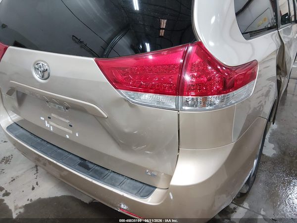 2013 TOYOTA SIENNA LE V6 8 PASSENGER — I154
