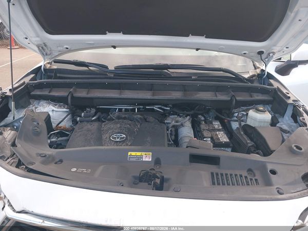 2022 TOYOTA HIGHLANDER PLATINUM