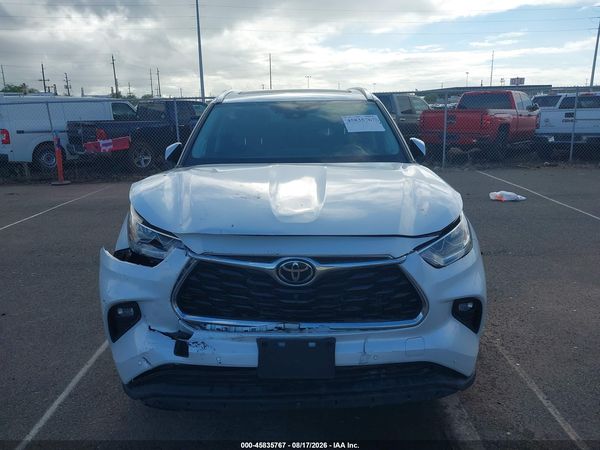 2022 TOYOTA HIGHLANDER PLATINUM