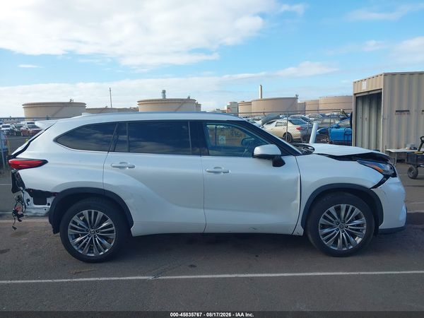 2022 TOYOTA HIGHLANDER PLATINUM