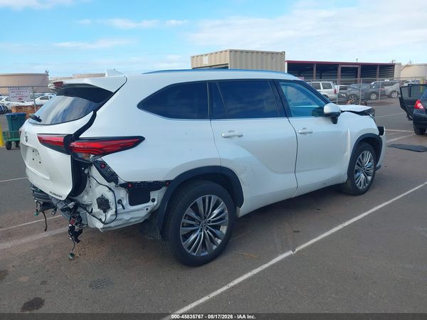 2022 TOYOTA HIGHLANDER PLATINUM
