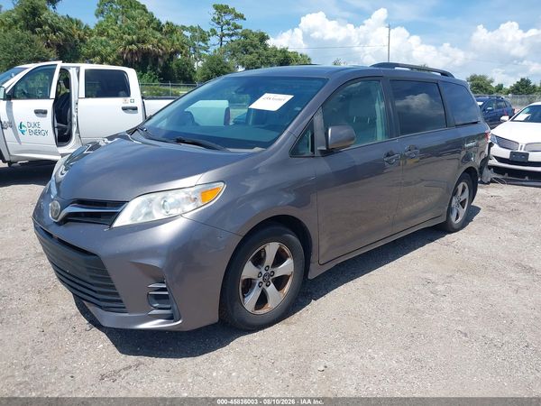2018 TOYOTA SIENNA LE 8 PASSENGER — I2