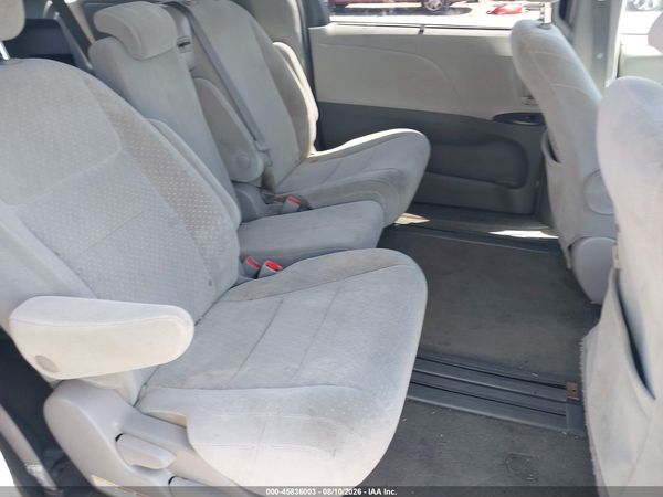 2018 TOYOTA SIENNA LE 8 PASSENGER — I8
