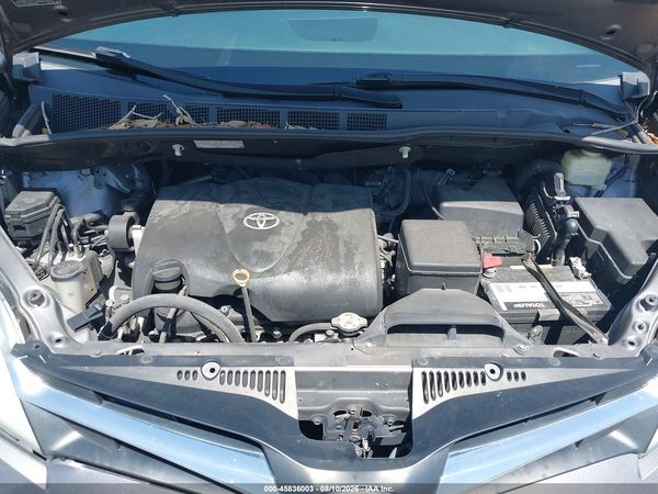 2018 TOYOTA SIENNA LE 8 PASSENGER — I10