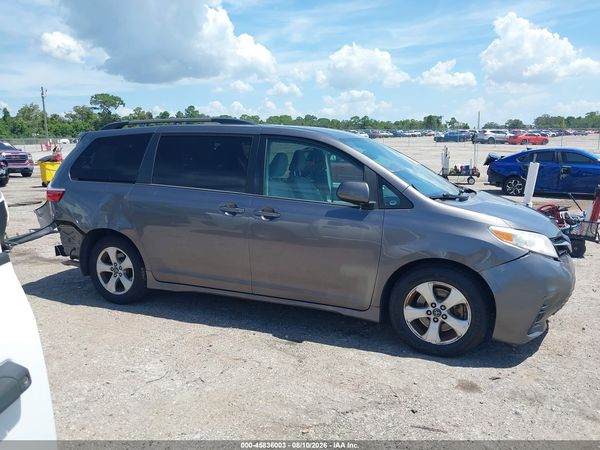 2018 TOYOTA SIENNA LE 8 PASSENGER — I116