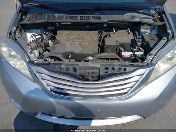 2015 TOYOTA SIENNA XLE 8 PASSENGER
