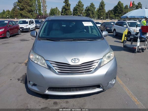 2015 TOYOTA SIENNA XLE 8 PASSENGER