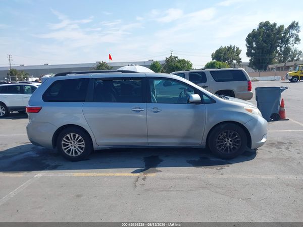 2015 TOYOTA SIENNA XLE 8 PASSENGER